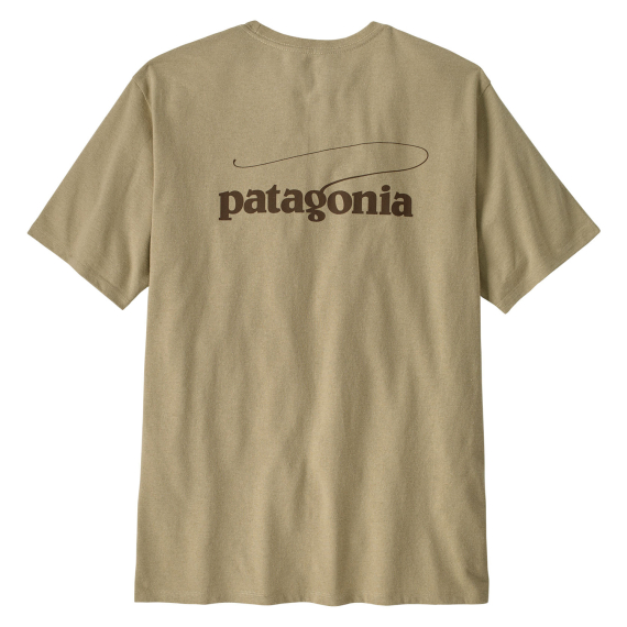 Patagonia M\'s Casting Logo Responsibili-Tee PUM in de groep Kleding & Schoenen / Kleding / T-shirts bij Sportfiskeprylar.se (37811-PUM-Lr)