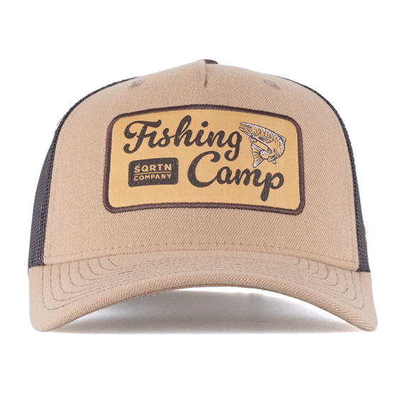 SQRTN Fishing Camp Trucker Cap Khaki in de groep Kleding & Schoenen / Petten, mutsen en overig / Petten / Truckerpetten bij Sportfiskeprylar.se (CAP-323-OSFA)