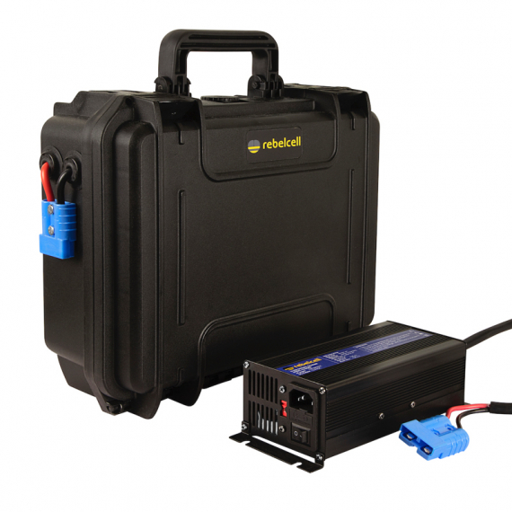 Rebelcell Outdoorbox 12.70 AV Med Laddare 12.6V20A in de groep Marine Elektronica & Boot / Batterijen & Opladers / Batterijen / Lithium batterijen bij Sportfiskeprylar.se (RC12070REUBOXPACK)