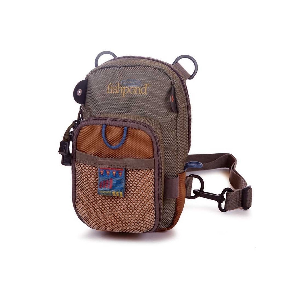 Fishpond San Juan Vertical Chest Pack Sand Saddle Brown in de groep Opslag / Tackle Tassen / Heuptassen bij Sportfiskeprylar.se (SJVCP-SA-SAB)