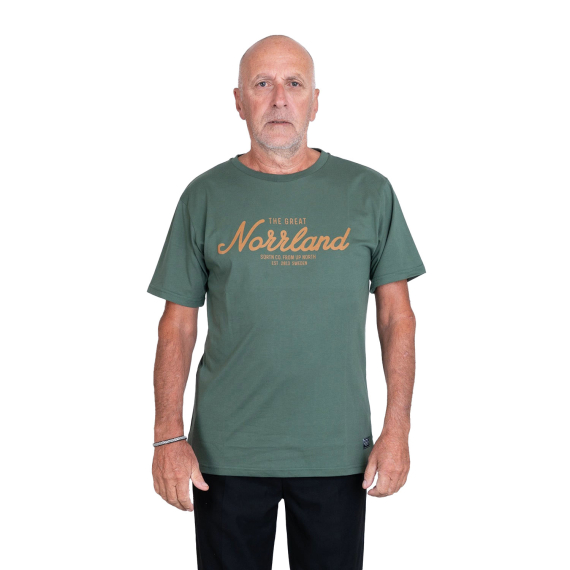 SQRTN Great Norrland T-Shirt Stone Olive in de groep Kleding & Schoenen / Kleding / T-shirts bij Sportfiskeprylar.se (TEE-391-Mr)